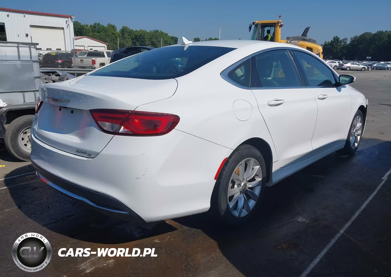 2015 Chrysler 200 C VIN:1C3CCCCB3FN592433 - 4