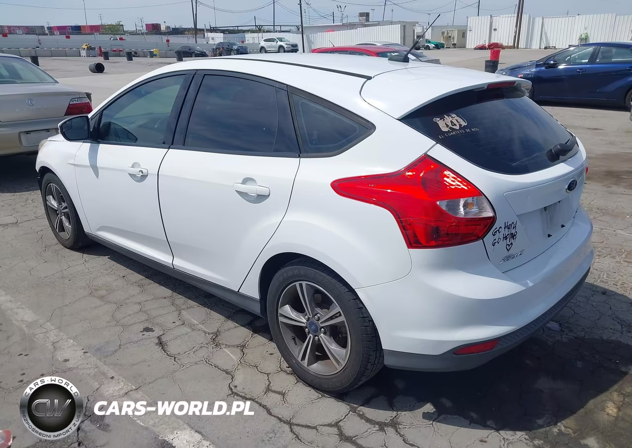 2014 Ford Focus Se VIN:1FADP3K21EL461457 - 3
