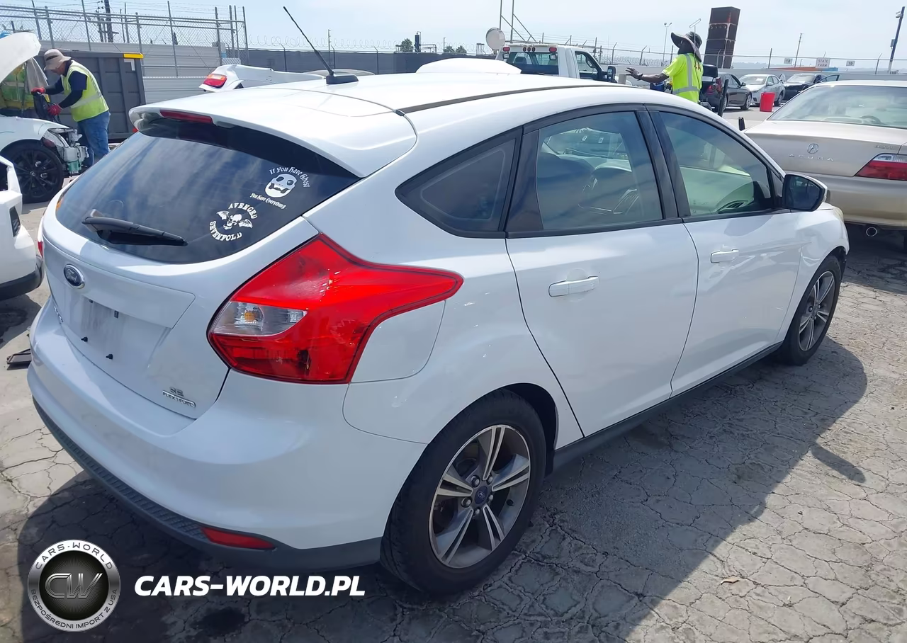 2014 Ford Focus Se VIN:1FADP3K21EL461457 - 4