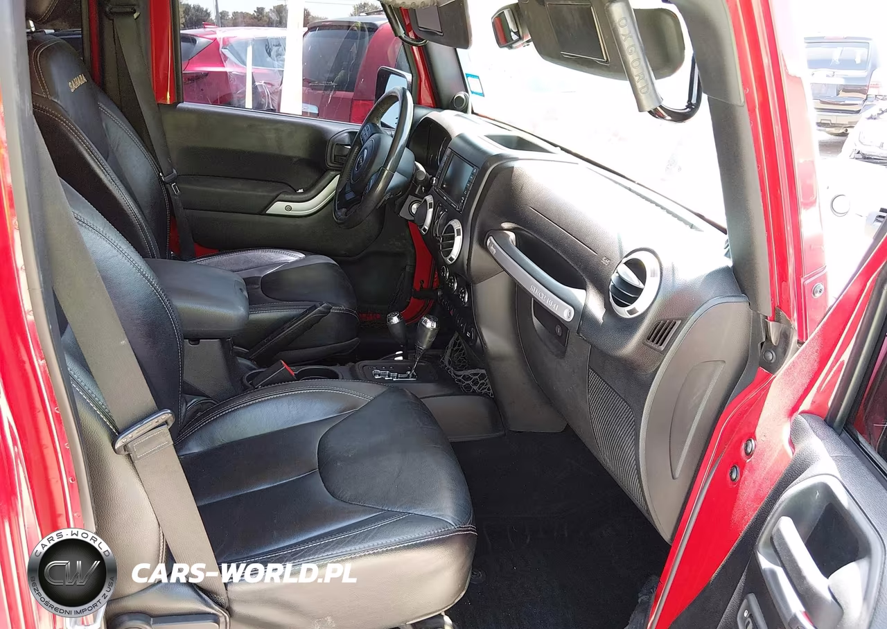 2014 Jeep Wrangler Unlimited Sahara VIN:1C4BJWEG8EL105244 - 5