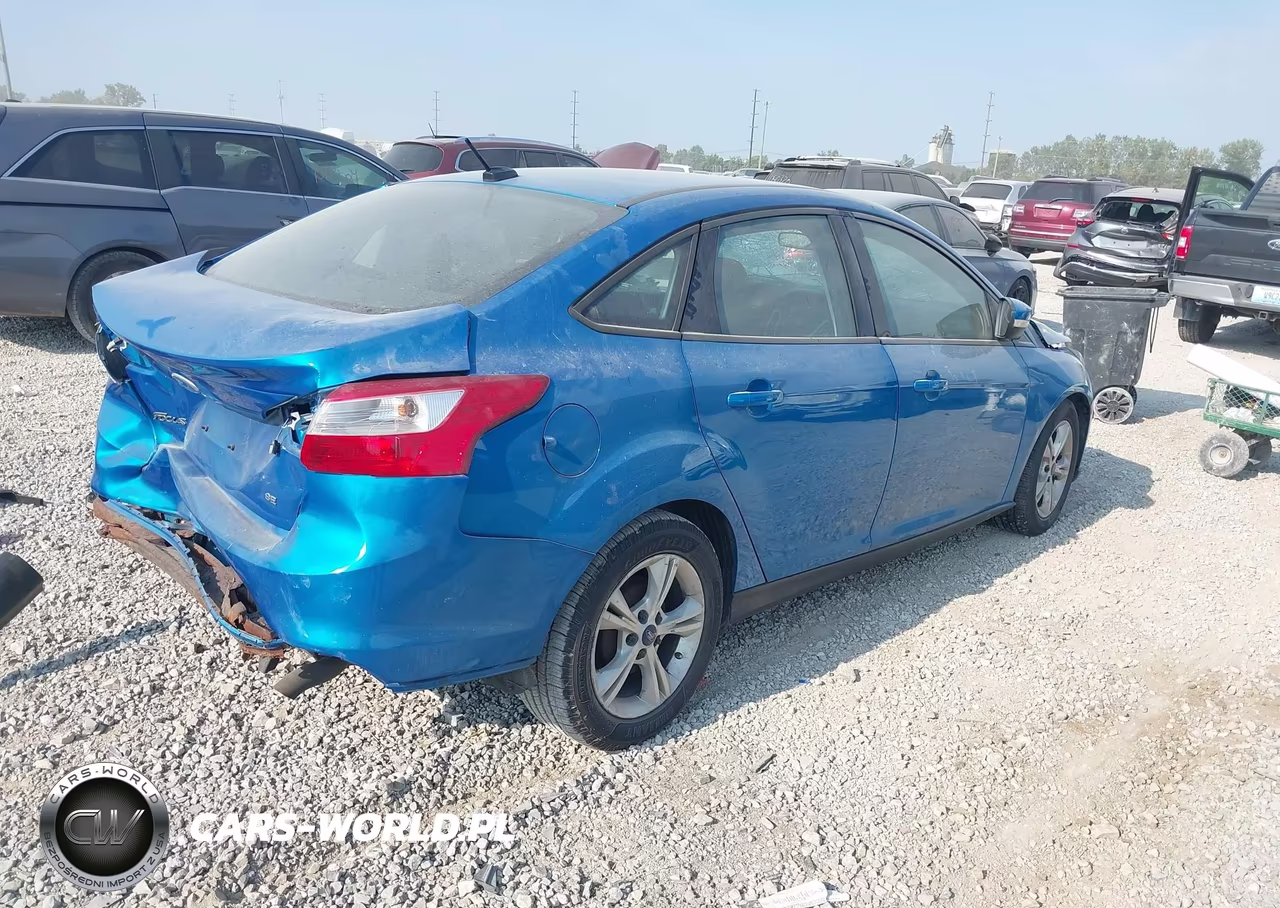 2014 Ford Focus Se VIN:1FADP3F2XEL404958 - 4