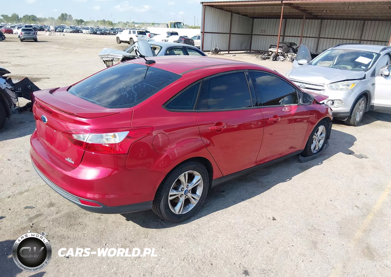 2012 Ford Focus Se VIN:1FAHP3F22CL449584 - 4