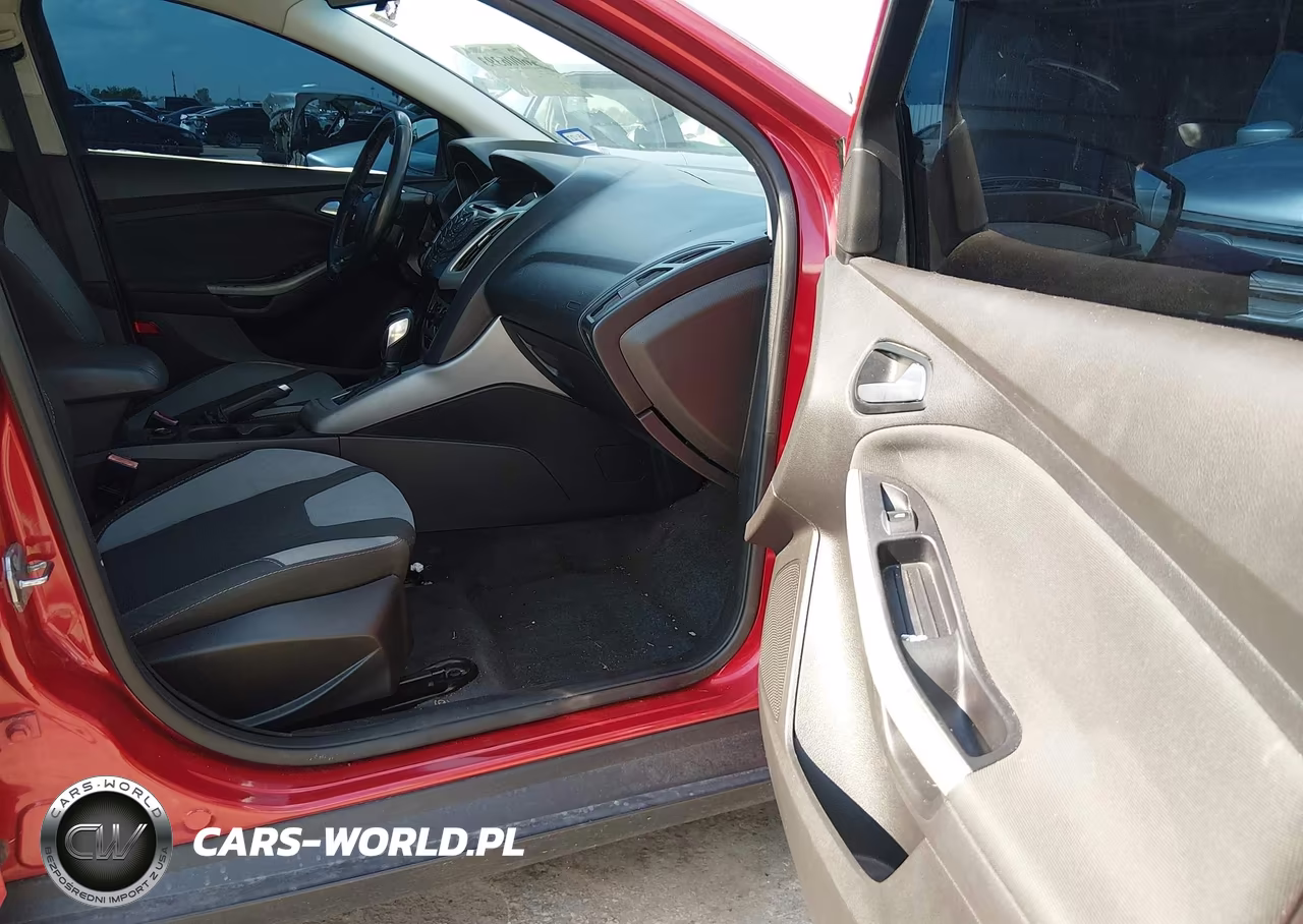 2012 Ford Focus Se VIN:1FAHP3F22CL449584 - 5