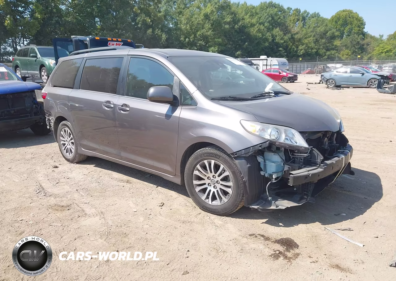 2018 Toyota Sienna Xle 8 Passenger – zdjęcie 1 z 17