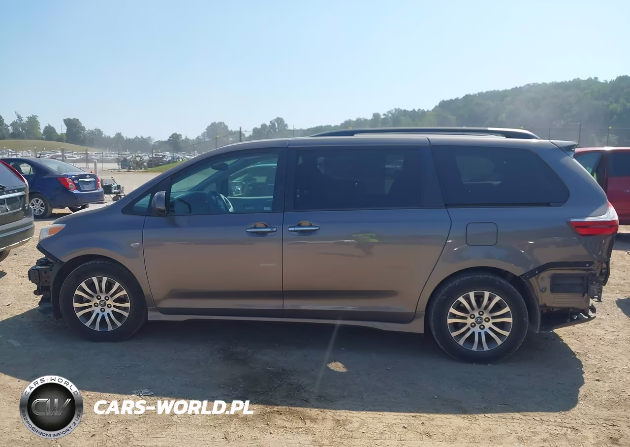 2018 Toyota Sienna Xle 8 Passenger VIN:5TDYZ3DC9JS929973 - 14