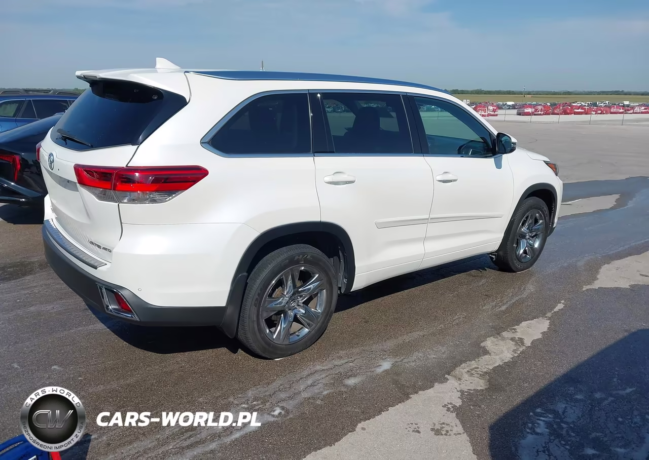 2017 Toyota Highlander Limited Platinum VIN:5TDDZRFH5HS428843 - 4