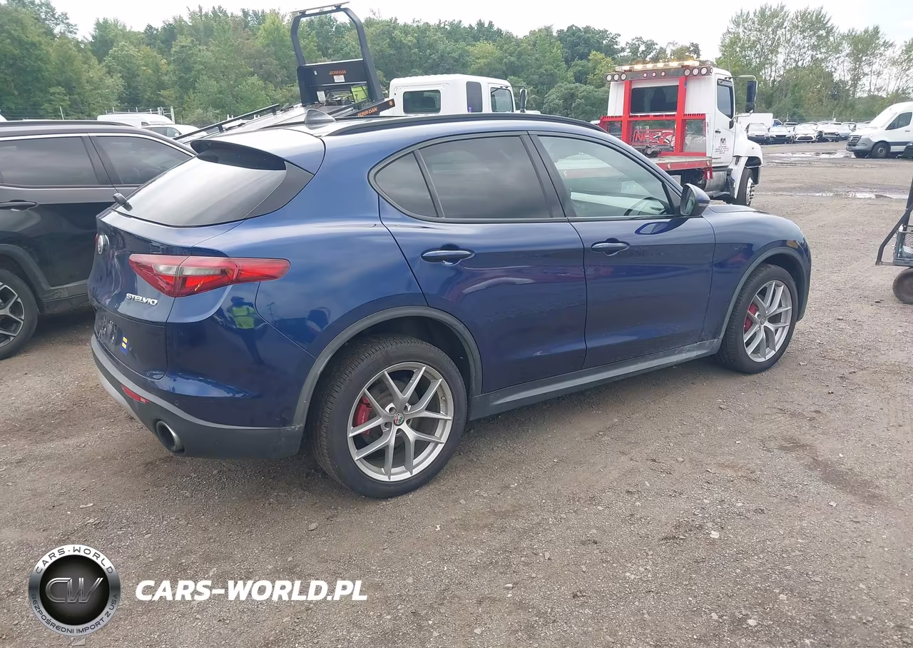 2018 Alfa Romeo Stelvio Ti Sport Awd VIN:ZASFAKNN5J7B62472 - 4