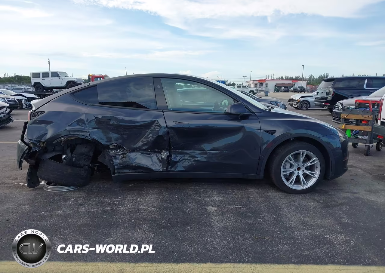 2024 Tesla Model Y Long Range Single Motor Rear-Wheel Drive-Rwd VIN:7SAYGDED3RF039636 - 11