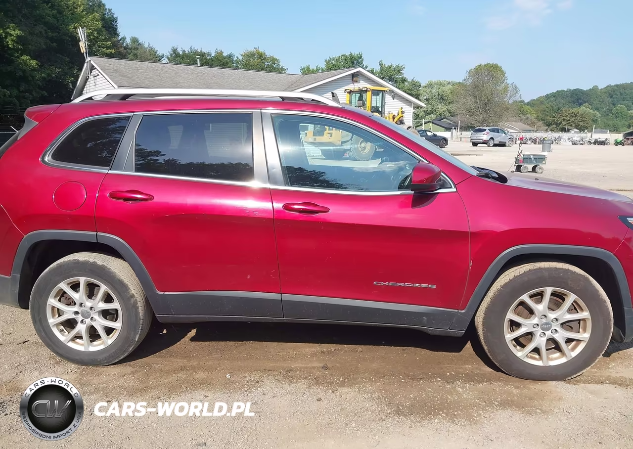 2015 Jeep Cherokee Latitude VIN:1C4PJMCB9FW610355 - 15