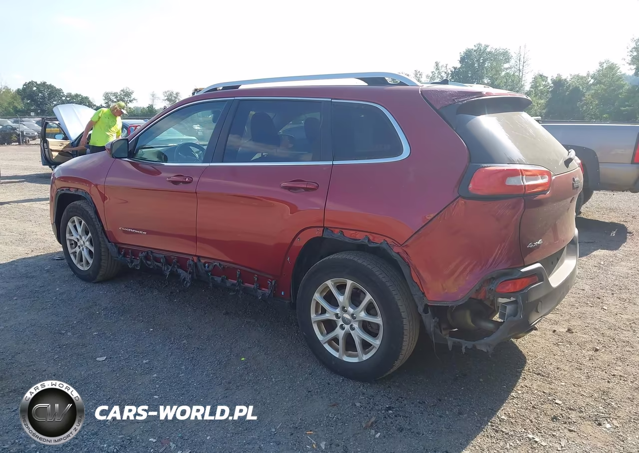 2015 Jeep Cherokee Latitude VIN:1C4PJMCB9FW610355 - 3