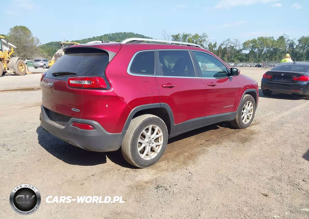 2015 Jeep Cherokee Latitude VIN:1C4PJMCB9FW610355 - 4