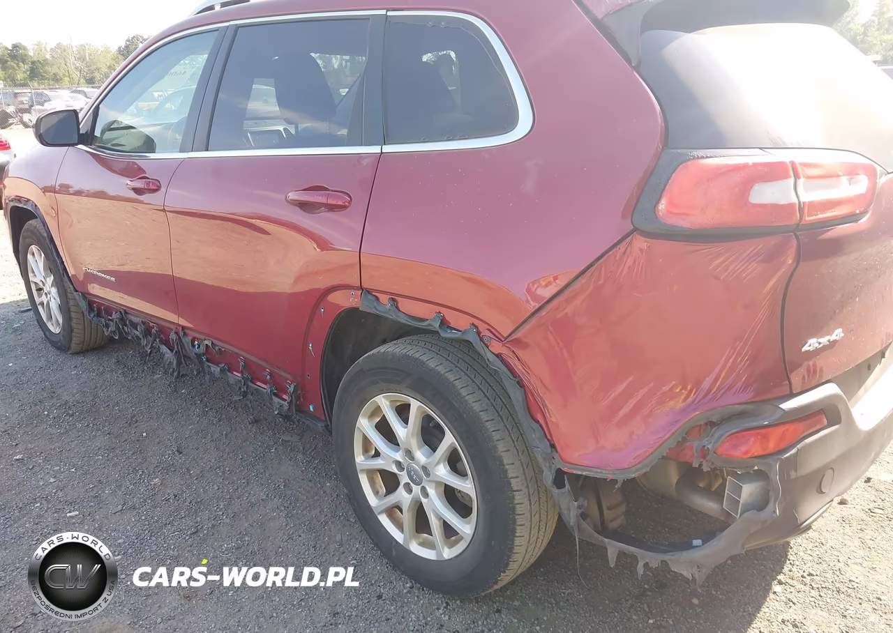 2015 Jeep Cherokee Latitude VIN:1C4PJMCB9FW610355 - 6