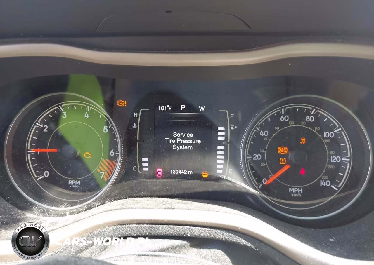 2015 Jeep Cherokee Latitude VIN:1C4PJMCB9FW610355 - 7