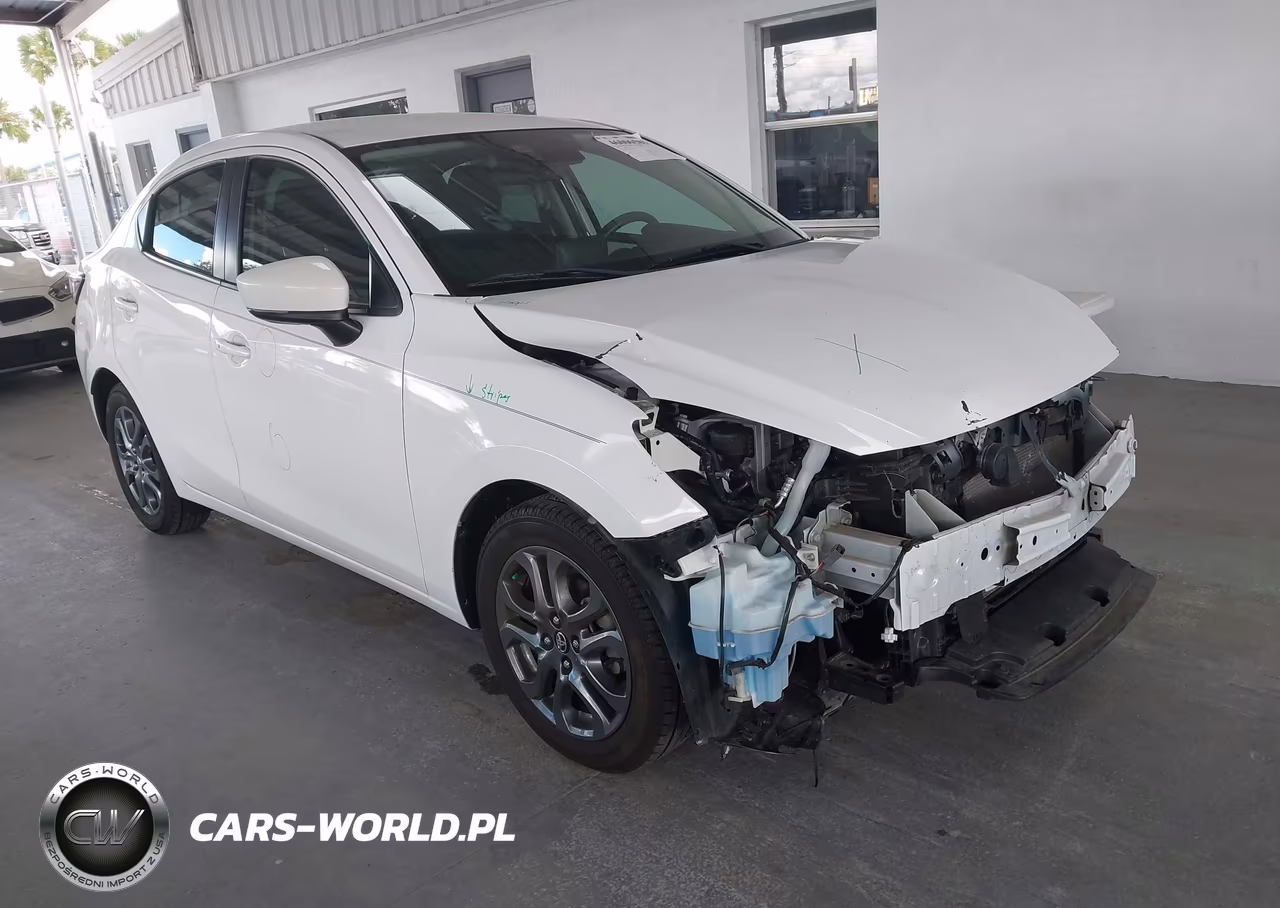 2019 Toyota Yaris Le VIN:3MYDLBYVXKY518647 - 1