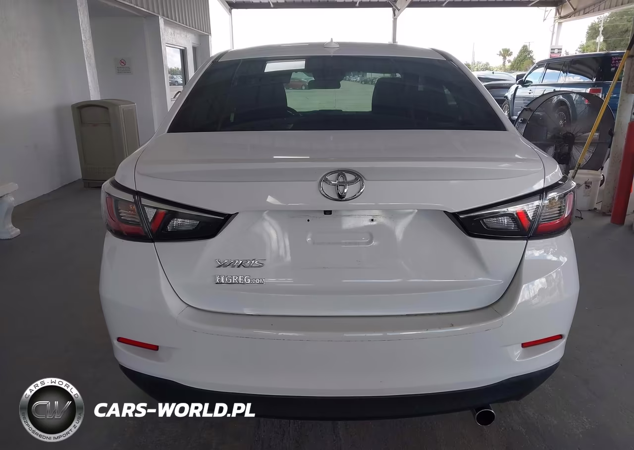 2019 Toyota Yaris Le VIN:3MYDLBYVXKY518647 - 17