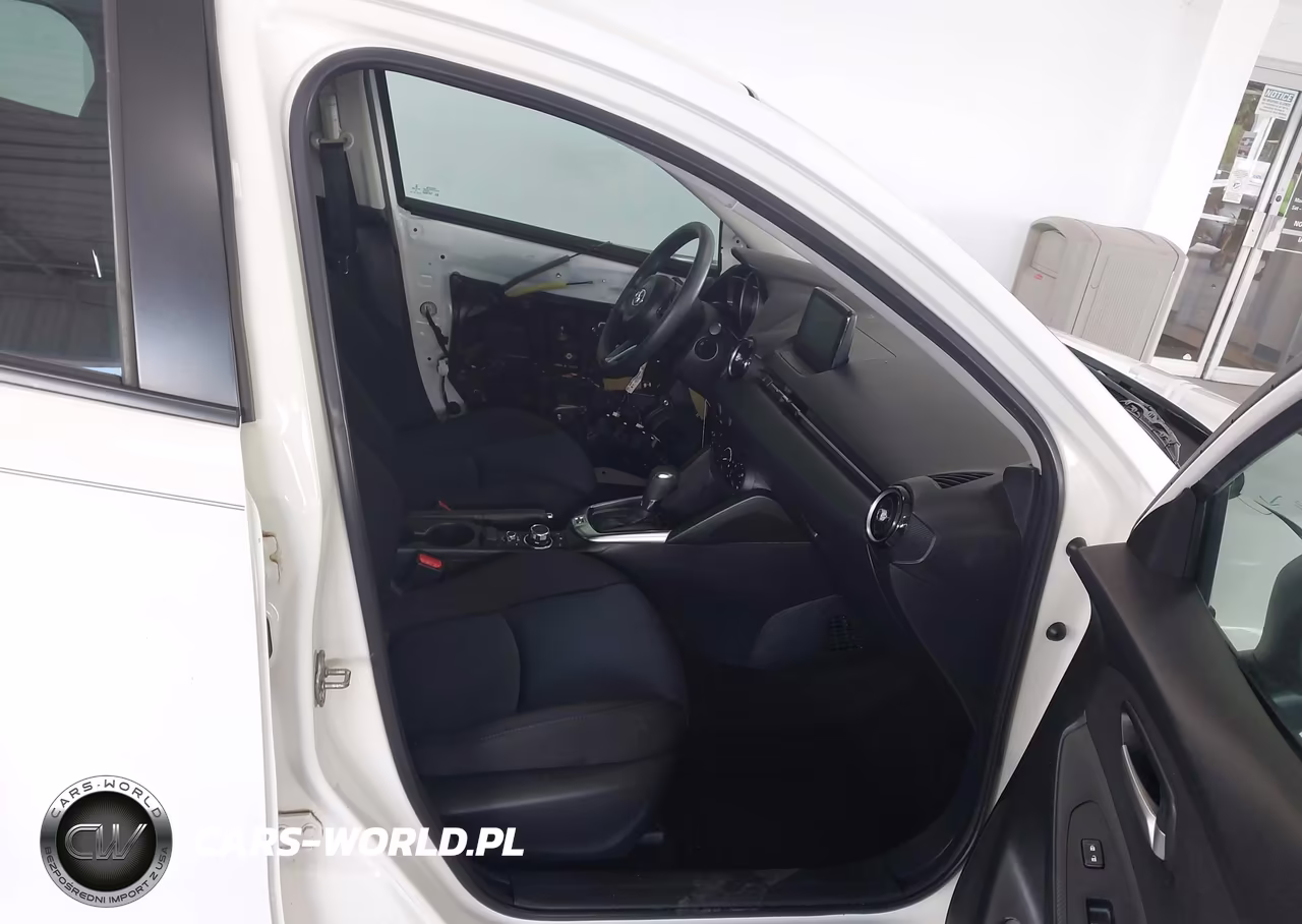 2019 Toyota Yaris Le VIN:3MYDLBYVXKY518647 - 5