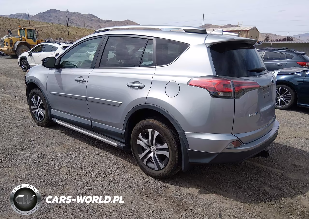 2018 Toyota Rav4 Le VIN:2T3BFREV1JW713728 - 3