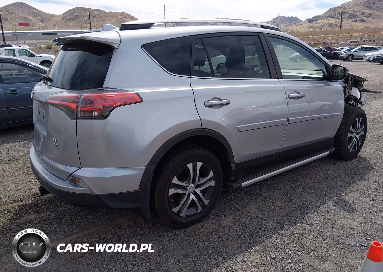 2018 Toyota Rav4 Le VIN:2T3BFREV1JW713728 - 4