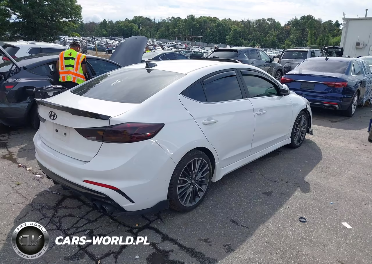 2018 Hyundai Elantra Sport VIN:KMHD04LB8JU536139 - 4