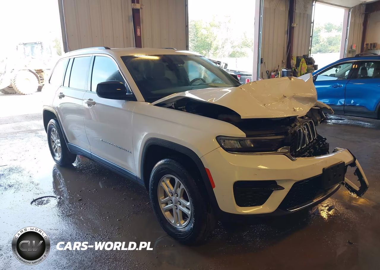 2023 Jeep Grand Cherokee Laredo 4X4 VIN:1C4RJHAG2PC640718 - 1