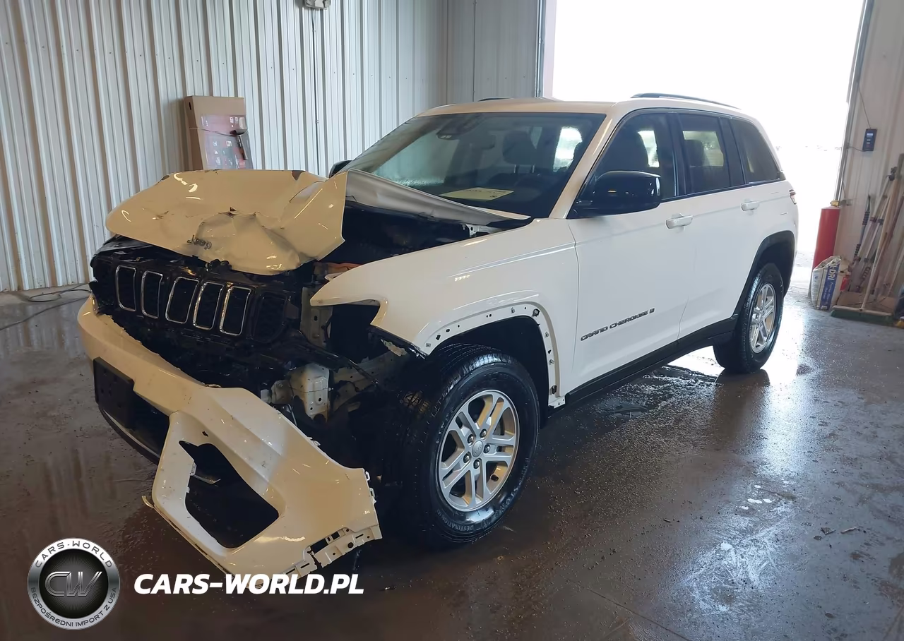 2023 Jeep Grand Cherokee Laredo 4X4 VIN:1C4RJHAG2PC640718 - 2