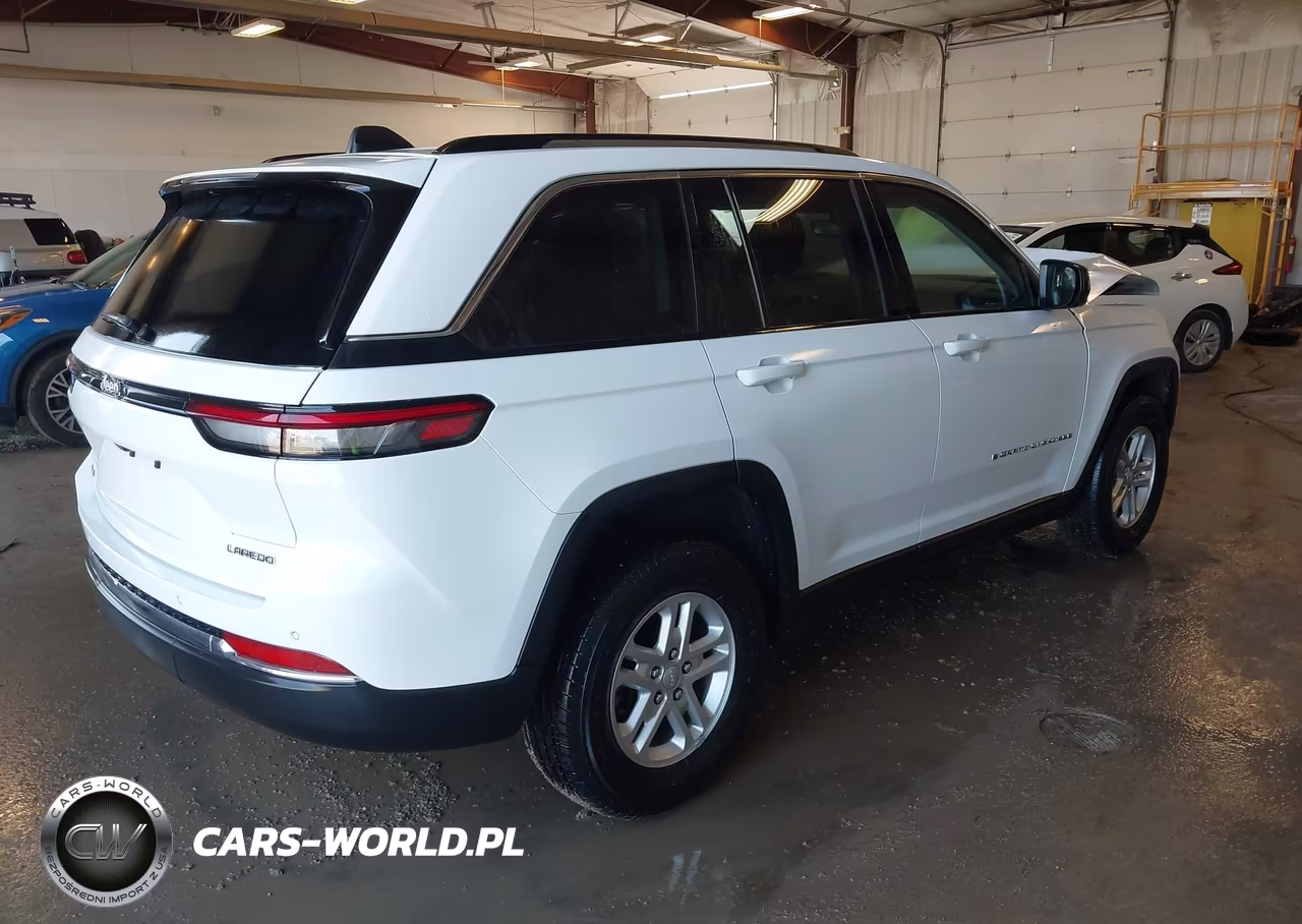 2023 Jeep Grand Cherokee Laredo 4X4 VIN:1C4RJHAG2PC640718 - 4