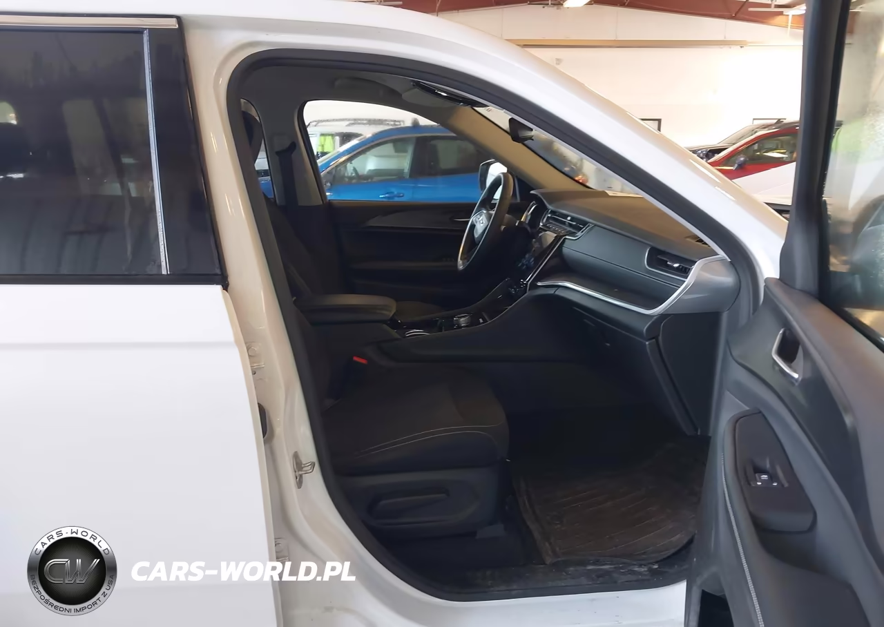 2023 Jeep Grand Cherokee Laredo 4X4 VIN:1C4RJHAG2PC640718 - 5