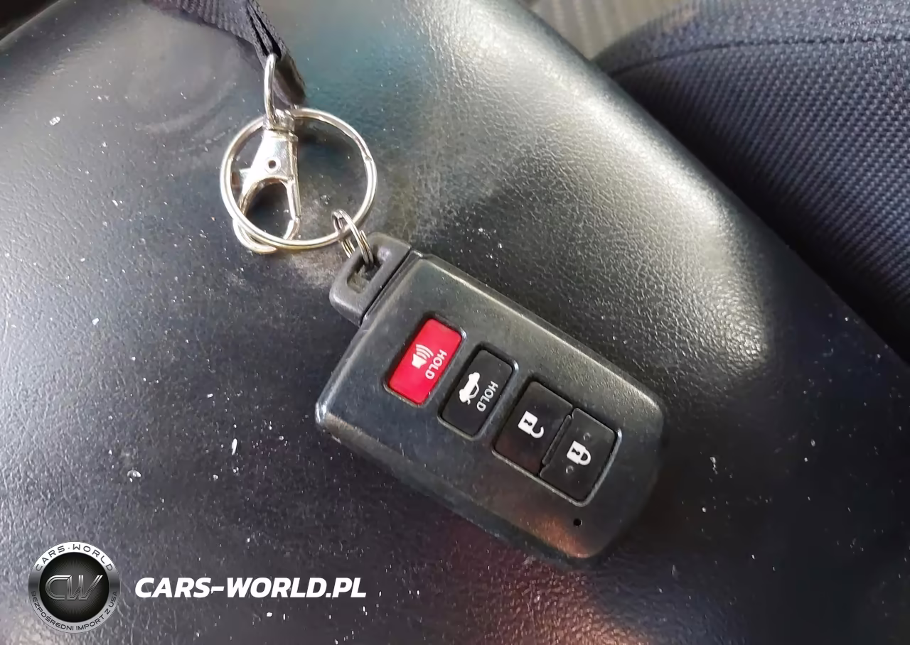 2016 Toyota Camry Hybrid Le VIN:4T1BD1FK9GU188124 - 11