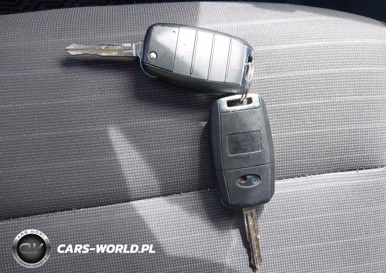2018 Kia Forte Lx VIN:3KPFK4A72JE211958 - 11