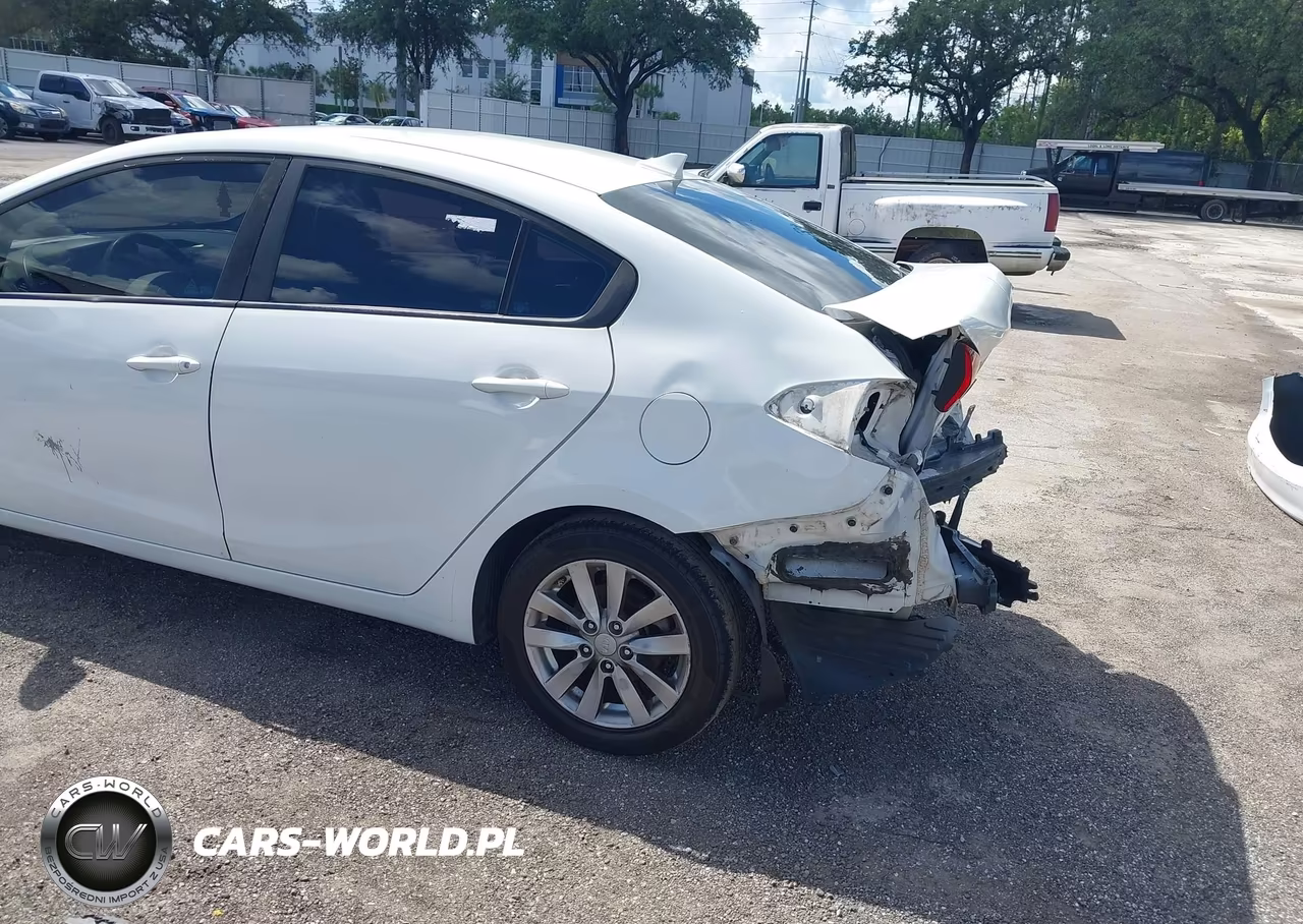 2018 Kia Forte Lx VIN:3KPFK4A72JE211958 - 13