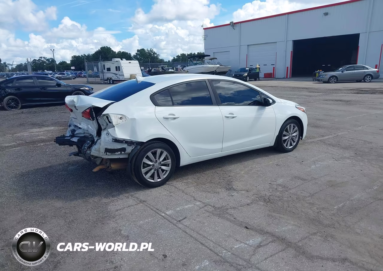 2018 Kia Forte Lx VIN:3KPFK4A72JE211958 - 4