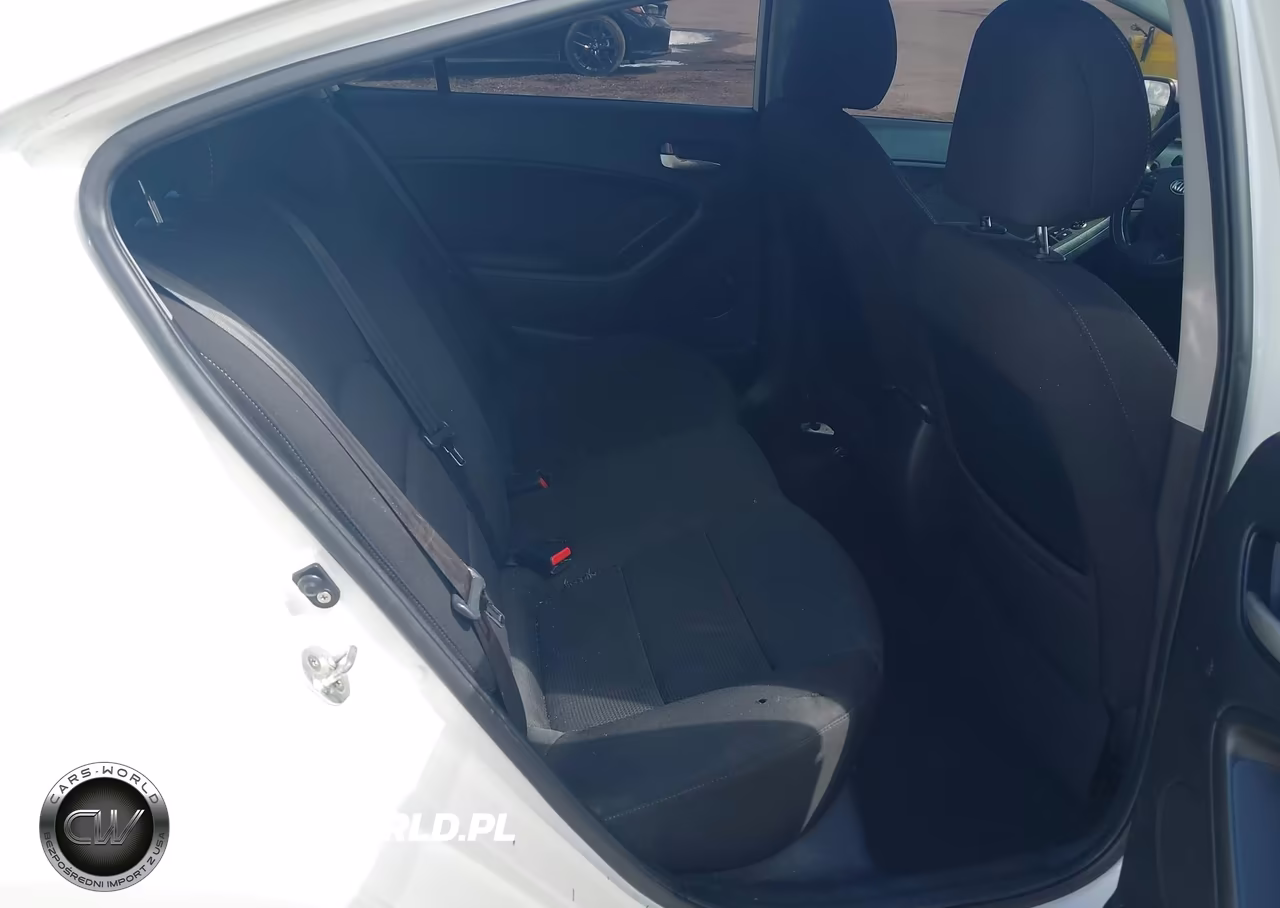 2018 Kia Forte Lx VIN:3KPFK4A72JE211958 - 8