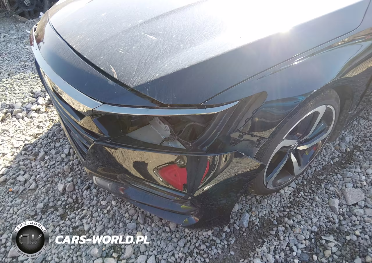 2018 Honda Accord Sport VIN:1HGCV1F37JA000421 - 18