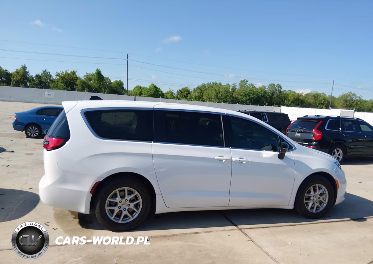 2024 Chrysler Pacifica Touring L VIN:2C4RC1BG9RR112524 - 13