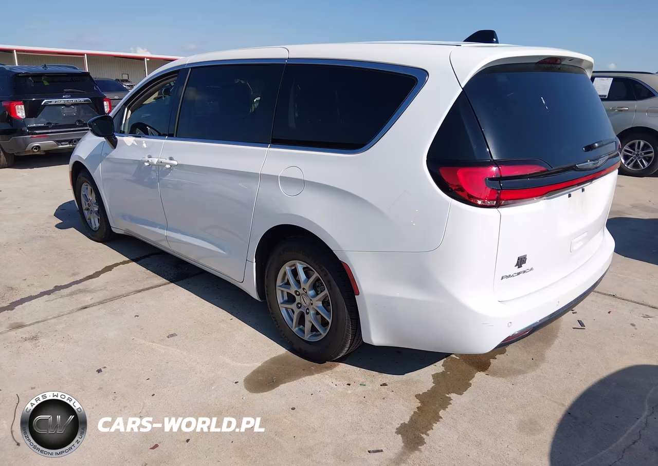 2024 Chrysler Pacifica Touring L VIN:2C4RC1BG9RR112524 - 3