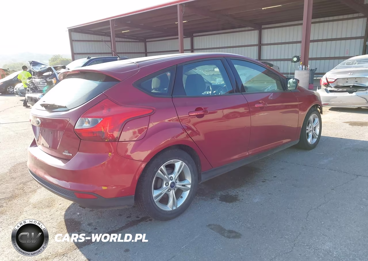 2014 Ford Focus Se VIN:1FADP3K29EL158345 - 4