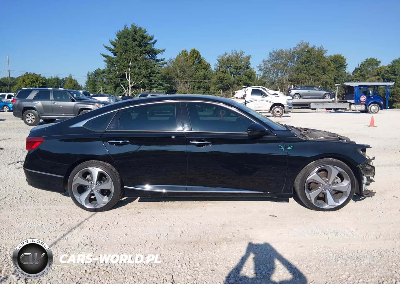 2018 Honda Accord Touring 2.0T VIN:1HGCV2F97JA000946 - 13