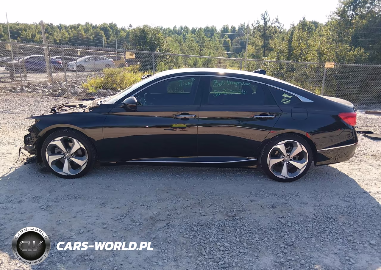 2018 Honda Accord Touring 2.0T VIN:1HGCV2F97JA000946 - 14