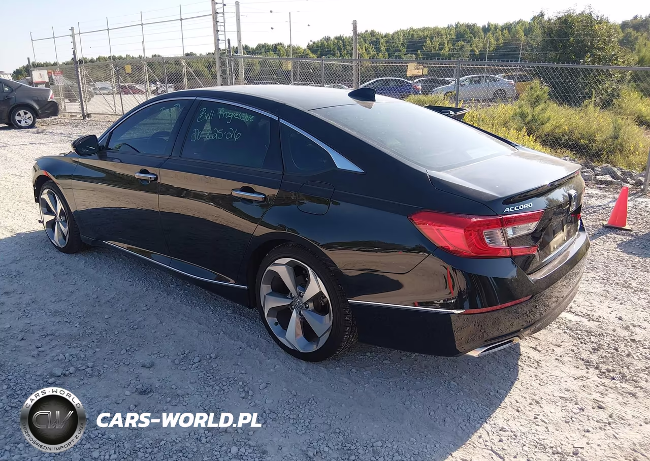 2018 Honda Accord Touring 2.0T VIN:1HGCV2F97JA000946 - 3