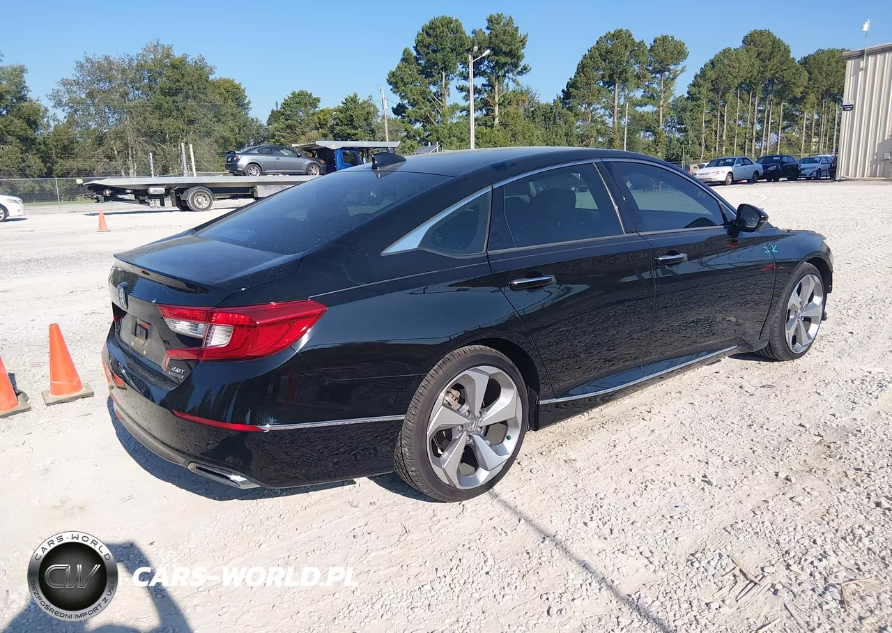 2018 Honda Accord Touring 2.0T VIN:1HGCV2F97JA000946 - 4