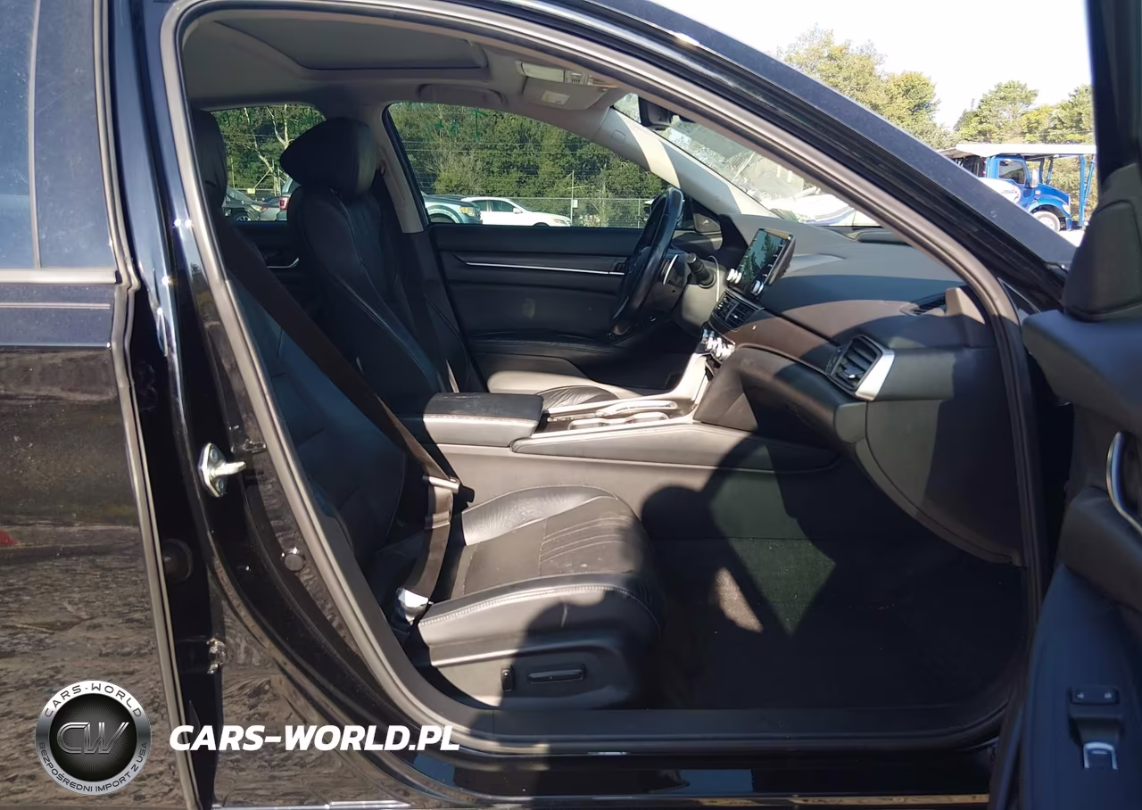 2018 Honda Accord Touring 2.0T VIN:1HGCV2F97JA000946 - 5