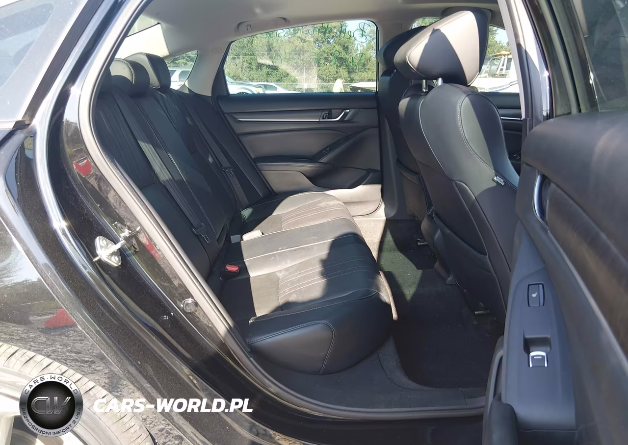 2018 Honda Accord Touring 2.0T VIN:1HGCV2F97JA000946 - 8