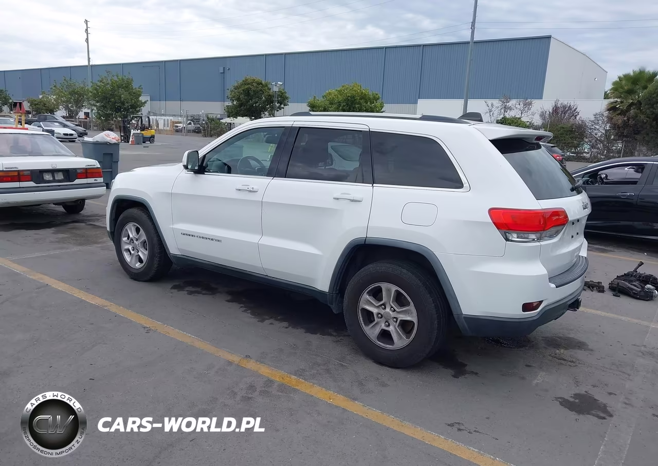 2015 Jeep Grand Cherokee Laredo VIN:1C4RJEAG0FC654274 - 3