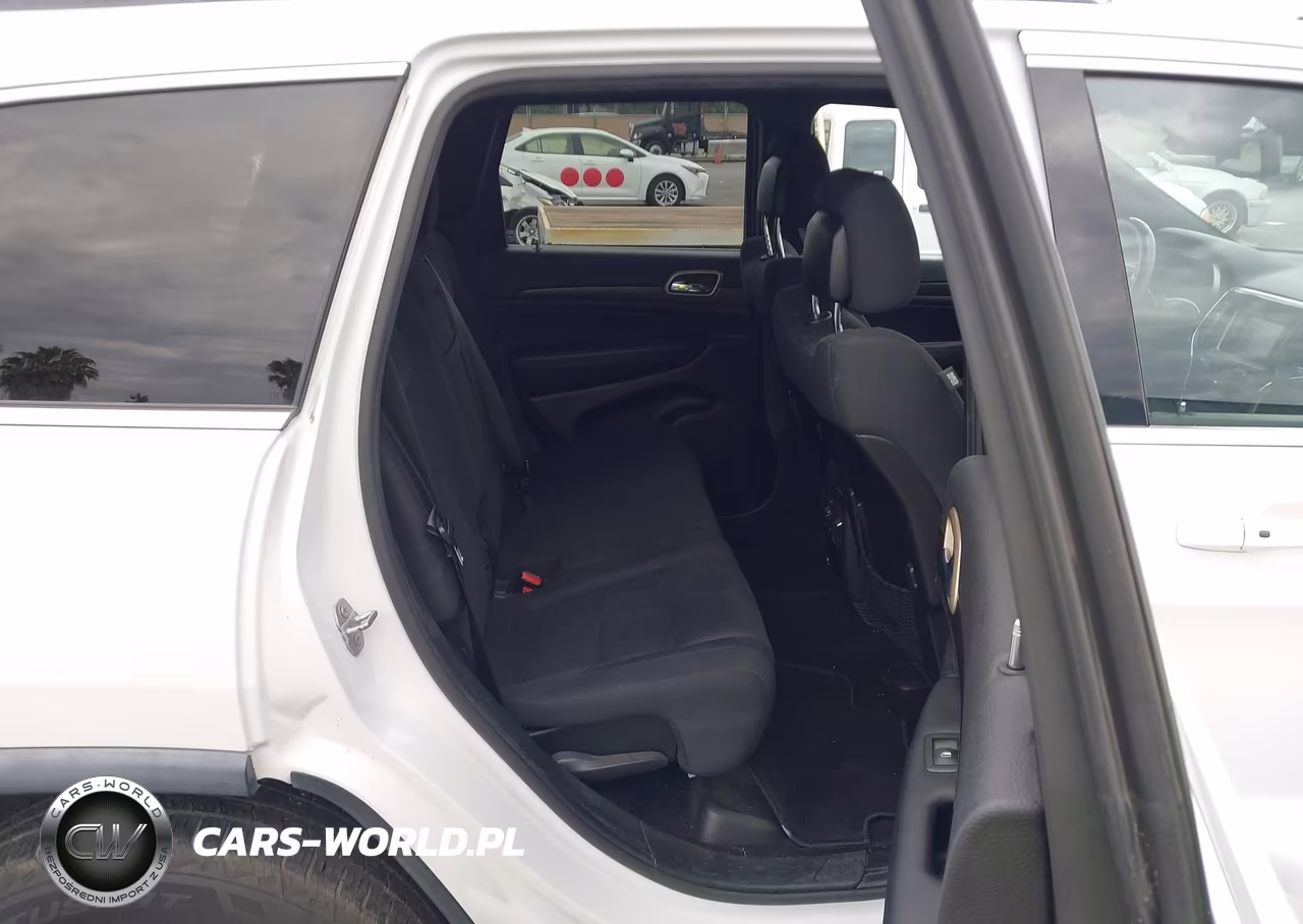 2015 Jeep Grand Cherokee Laredo VIN:1C4RJEAG0FC654274 - 8