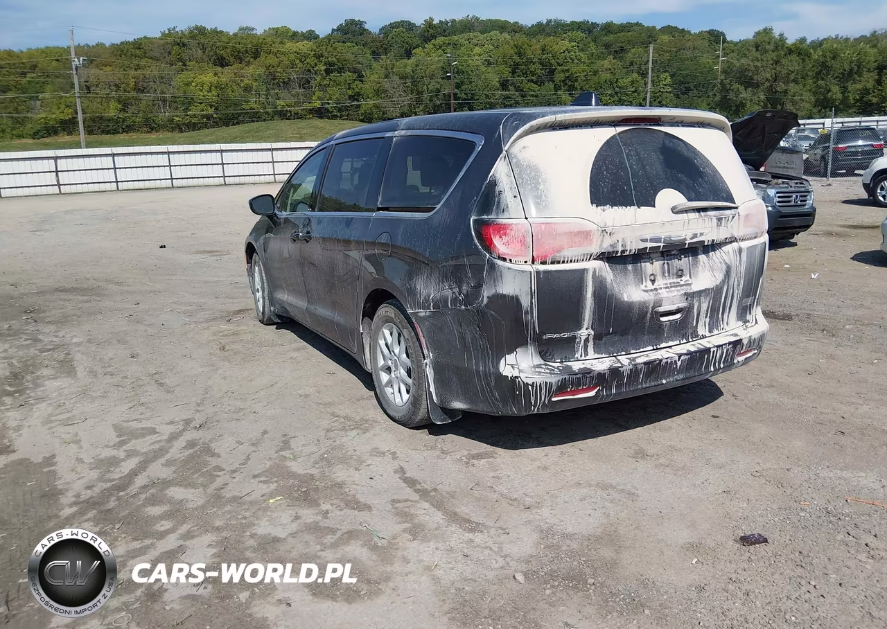 2017 Chrysler Pacifica Touring VIN:2C4RC1DG5HR501432 - 3