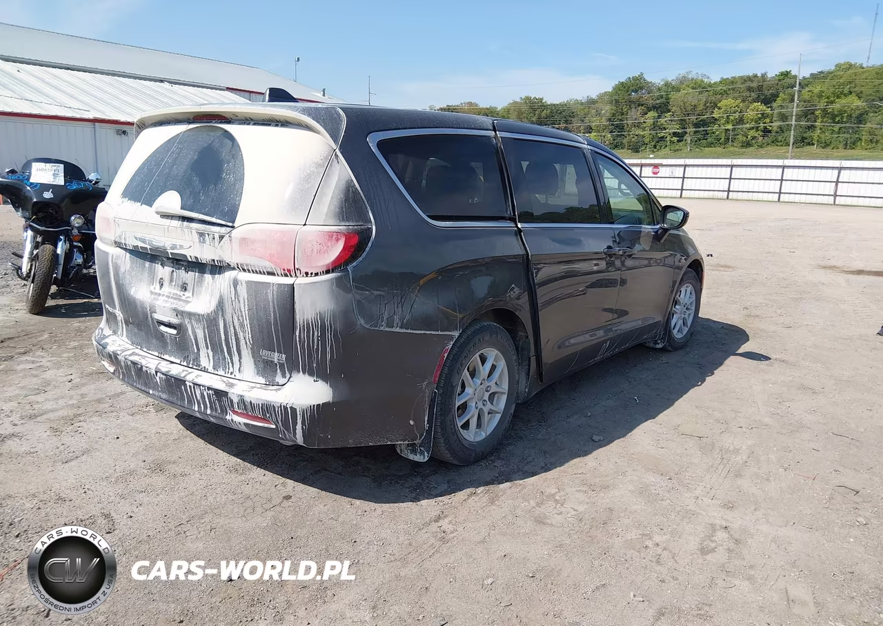 2017 Chrysler Pacifica Touring VIN:2C4RC1DG5HR501432 - 4