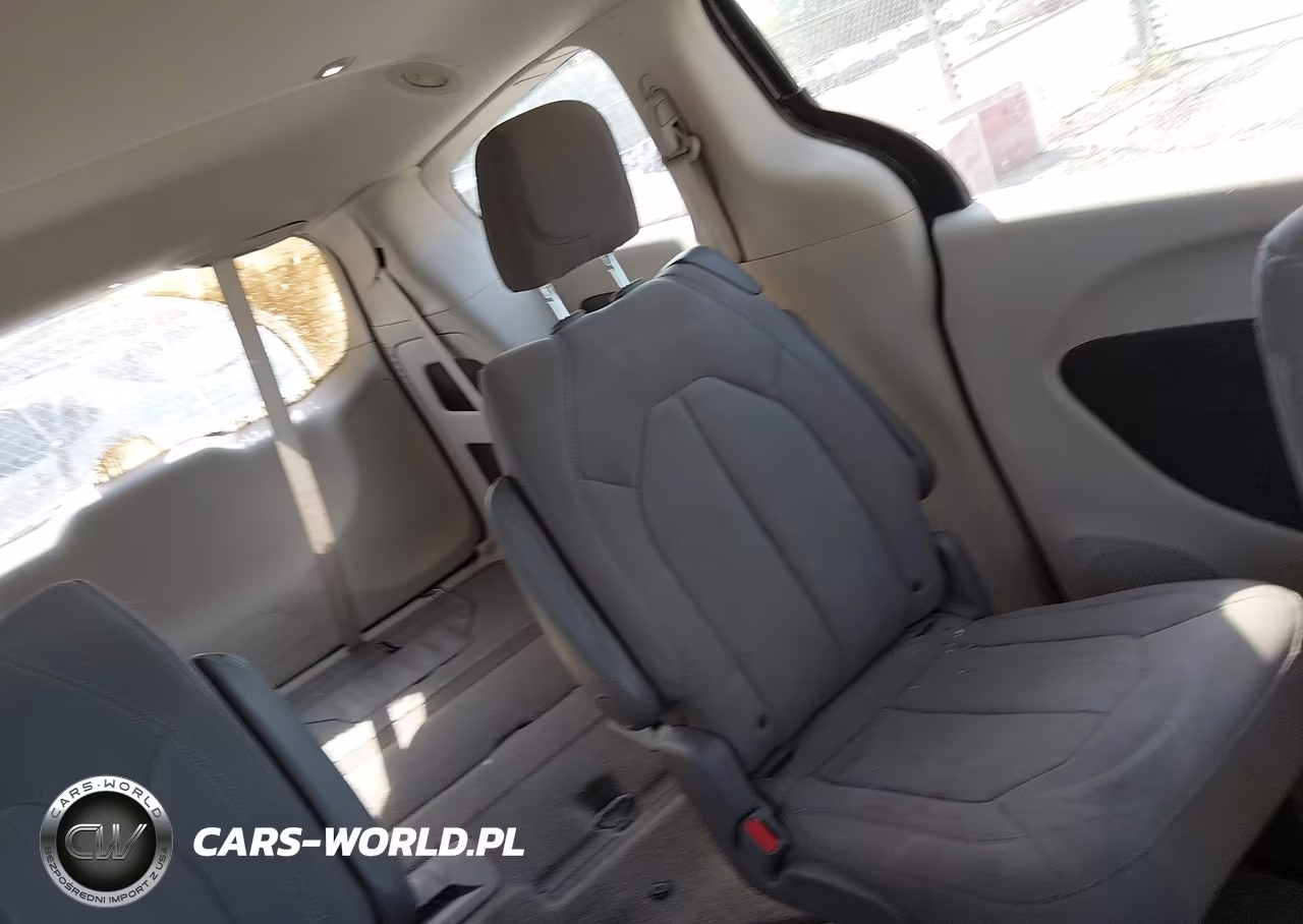 2017 Chrysler Pacifica Touring VIN:2C4RC1DG5HR501432 - 8