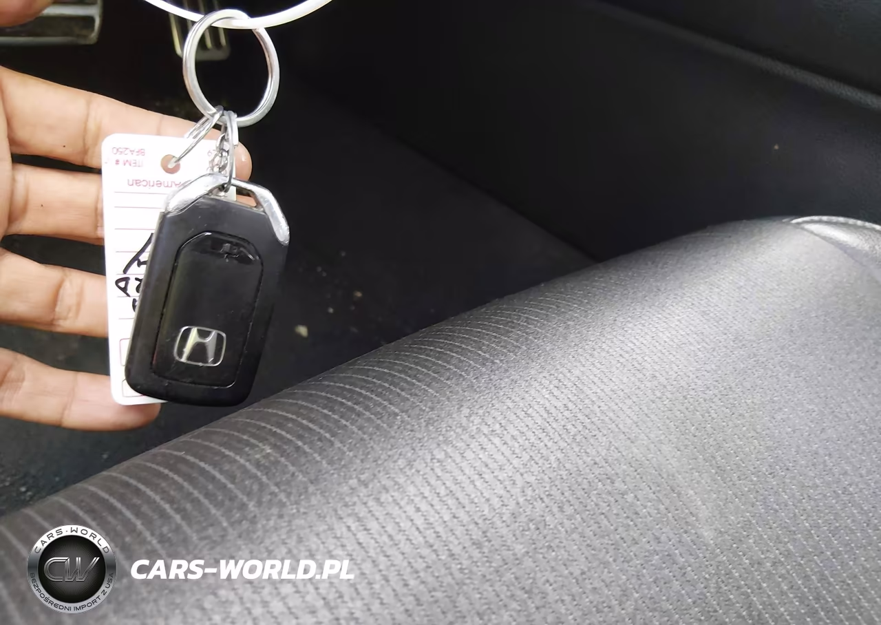 2018 Honda Accord Sport VIN:1HGCV1F3XJA053016 - 11
