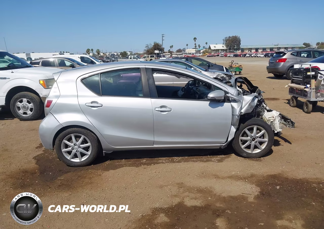 2013 Toyota Prius C Four VIN:JTDKDTB39D1041975 - 14