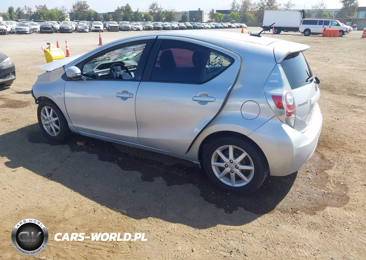 2013 Toyota Prius C Four VIN:JTDKDTB39D1041975 - 3